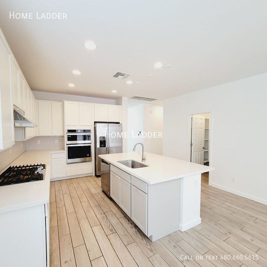 13337 W Lariat Ln - Photo 3 of 23