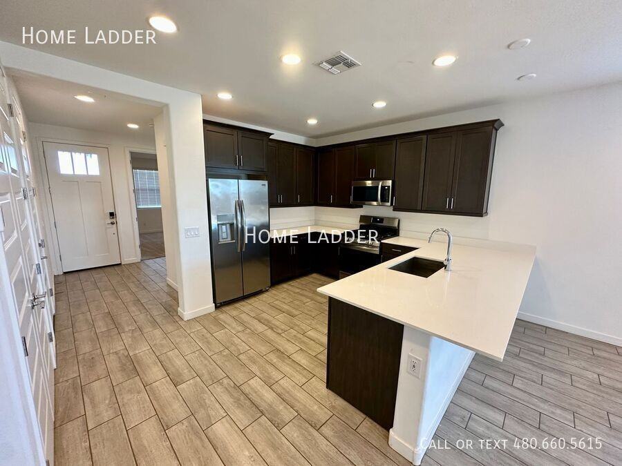 23083 E Pegasus Pkwy - Photo 2 of 19