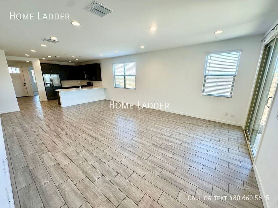 23083 E Pegasus Pkwy - Photo 4 of 19