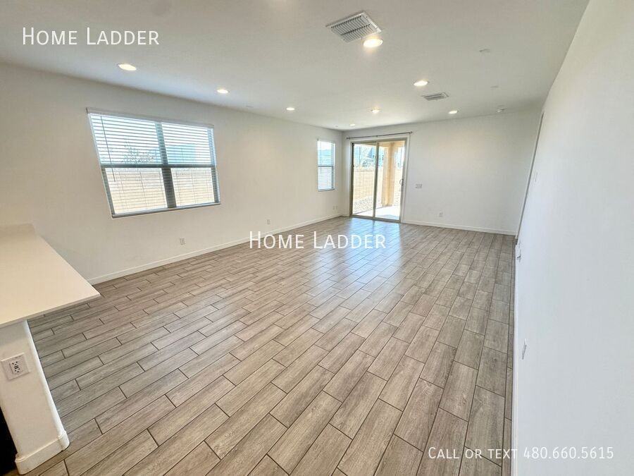 23083 E Pegasus Pkwy - Photo 5 of 19