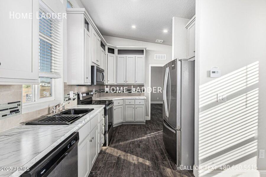 32567 W Santa Cruz Ave - Photo 6 of 17