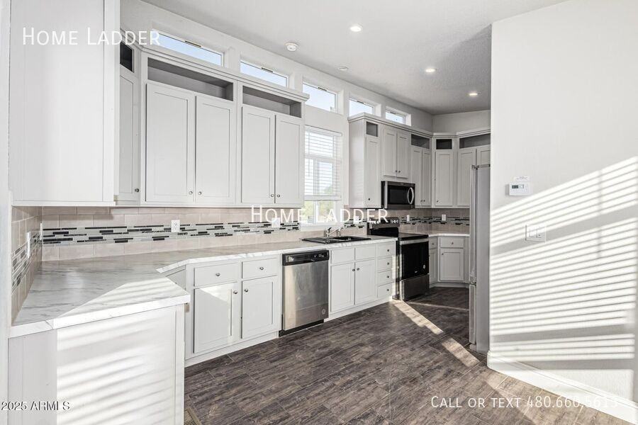 32567 W Santa Cruz Ave - Photo 7 of 17