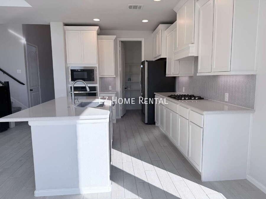 10503 Shinning Dawn Way - Photo 6 of 40