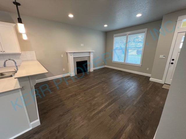 13118 Se 21st Ave - Photo 2 of 20