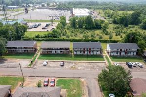 featured image of 103 N Brookwood St