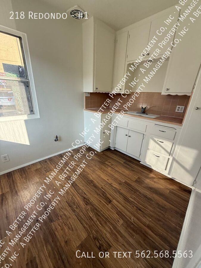 218 Redondo Ave #1 - Photo 3 of 5