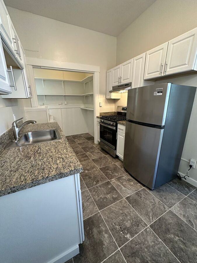 2108 Hayes St #03 - Photo 2 of 10