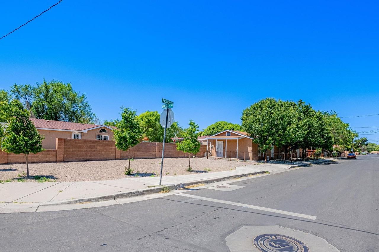 704 Pacific Ave SW - Photo 3 of 3