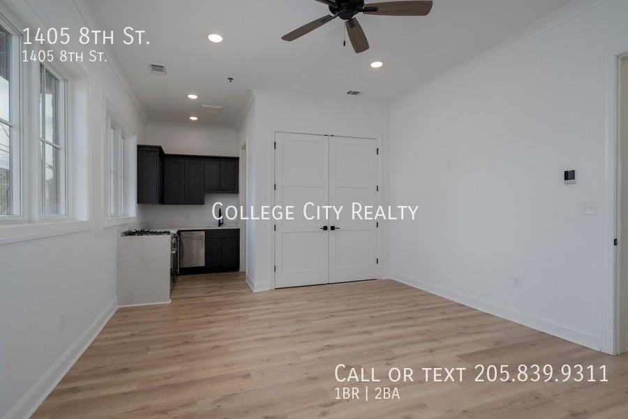 1405 8th St - Photo 3 of 45