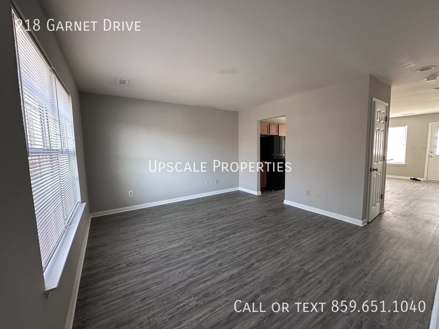 218 Garnet Dr - Photo 3 of 11