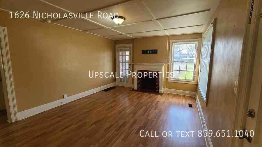 1626 Nicholasville Rd - Photo 6 of 22