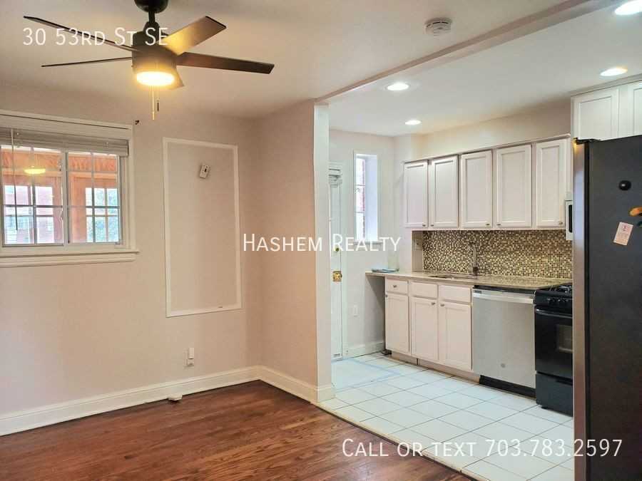 30 53rd St Se - Photo 3 of 34
