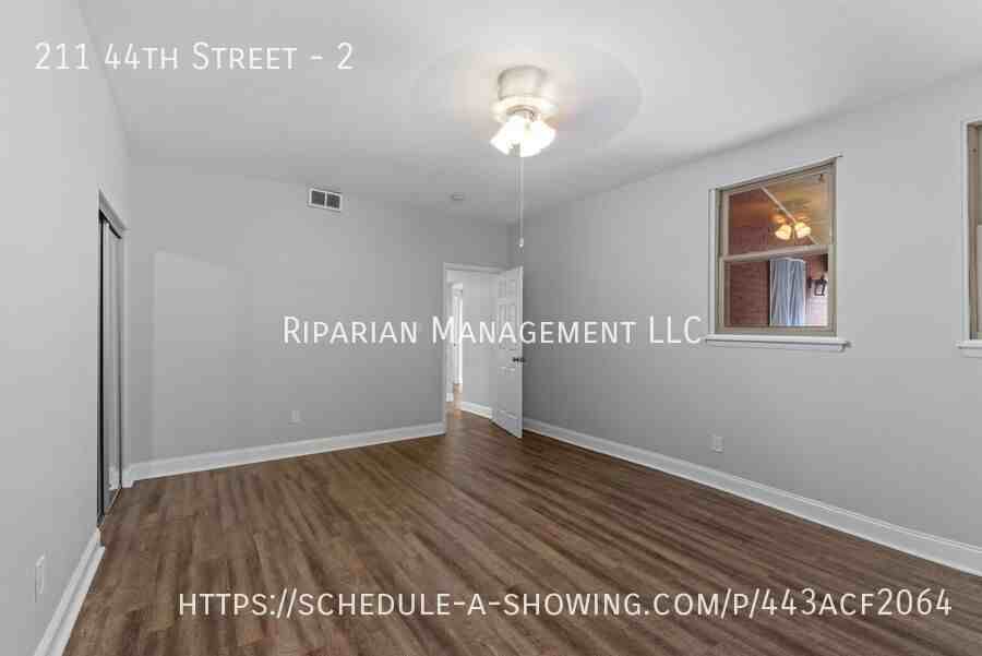 211 44th St #2 - Photo 4 of 32