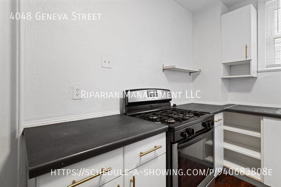 4048 Geneva St - Photo 3 of 19