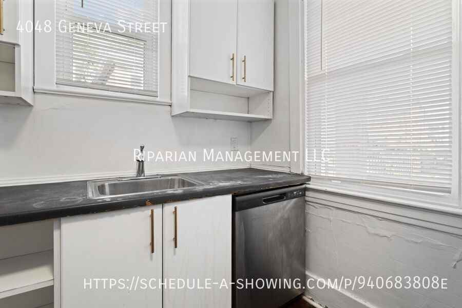 4048 Geneva St - Photo 4 of 19