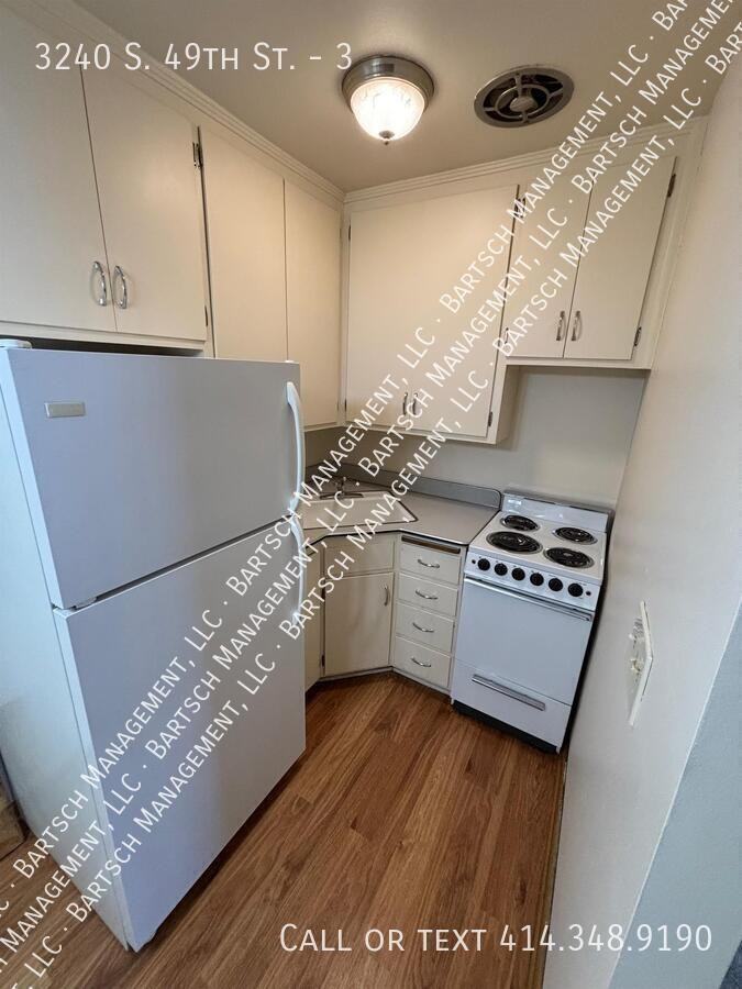 3240 S 49th St #3 - Photo 6 of 23