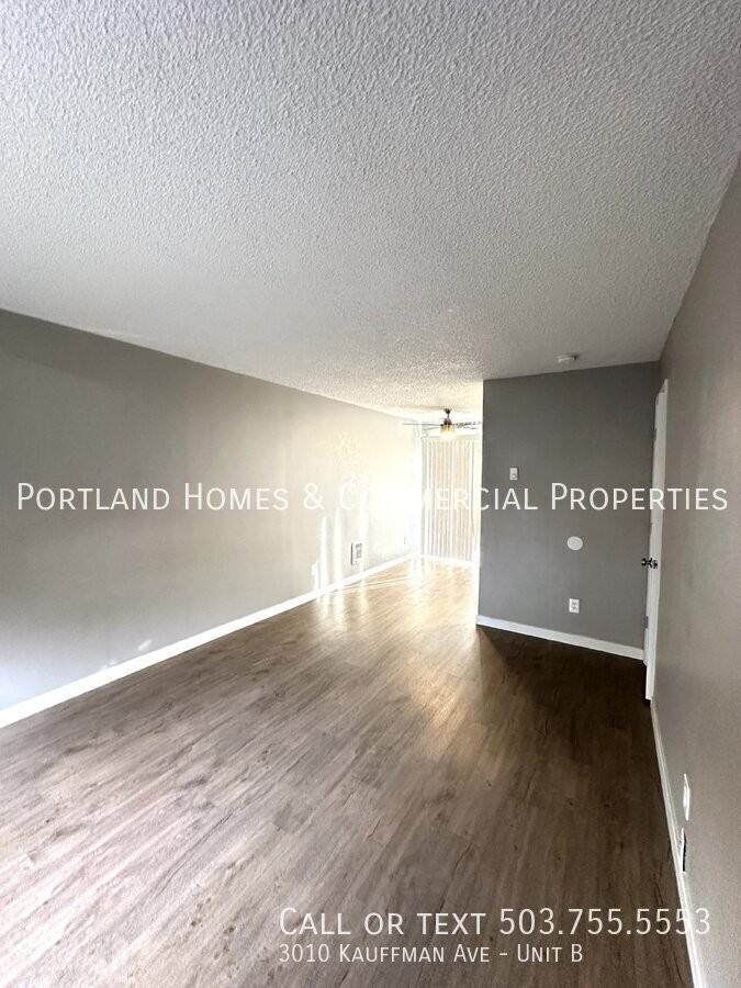 3010 Kauffman Ave Apt B - Photo 3 of 22