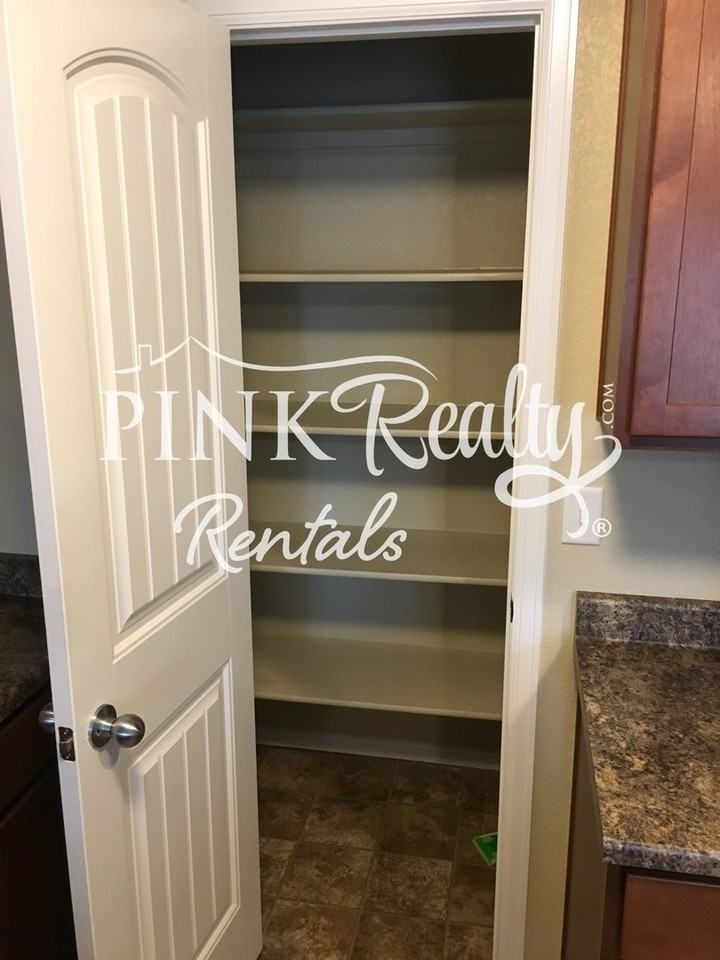 2317 Washo Cir - Photo 7 of 38