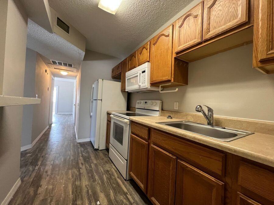 163 Avenue A Se #3 - Photo 5 of 11