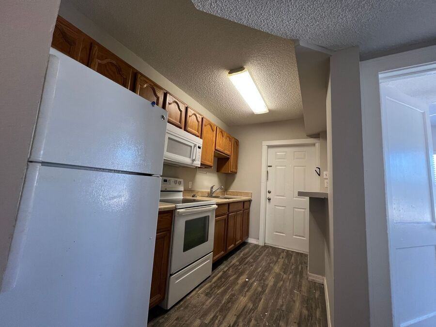 163 Avenue A Se #3 - Photo 6 of 11