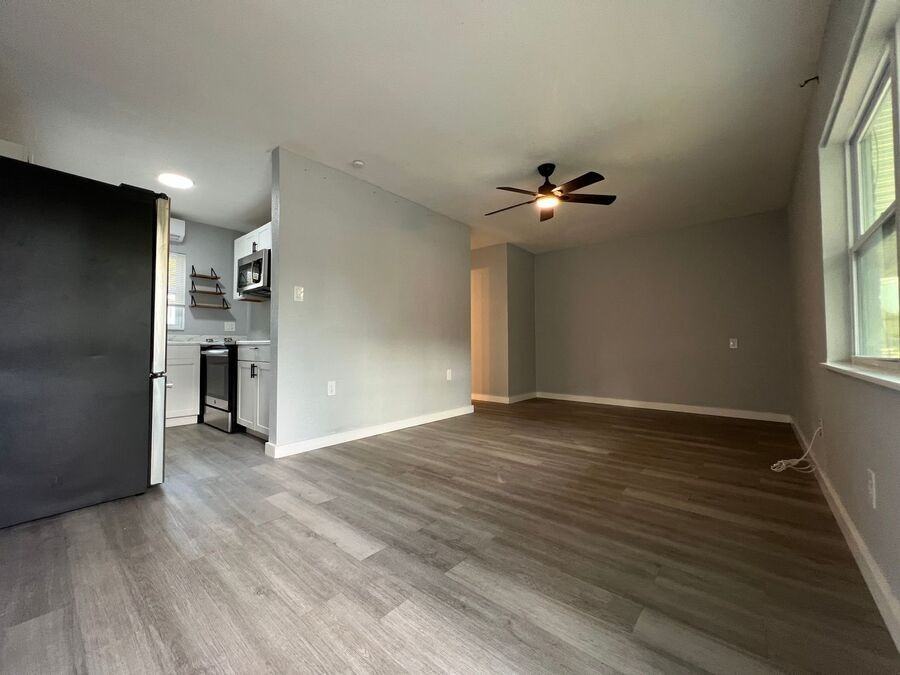 351 Avenue N Ne #2 - Photo 2 of 5