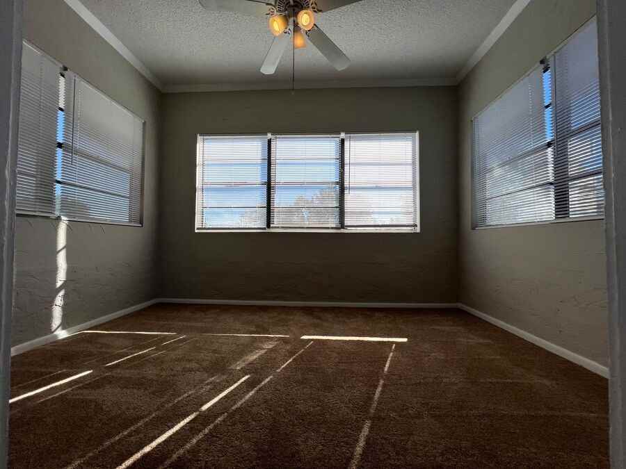 163 Avenue A Se #4 - Photo 3 of 11