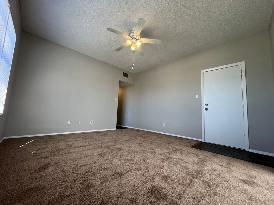 163 Avenue A Se #4 - Photo 4 of 11