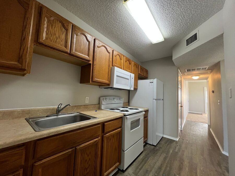 163 Avenue A Se #4 - Photo 5 of 11