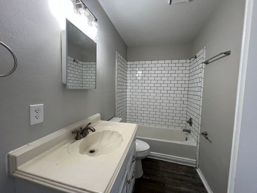 163 Avenue A Se #4 - Photo 7 of 11