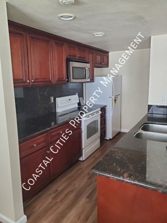 2429 College Ln #1 - Photo 7 of 31