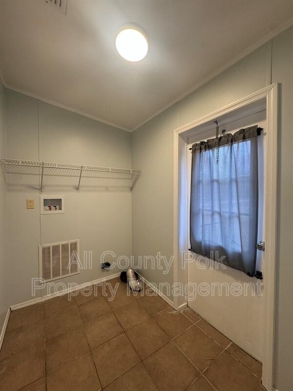 913 Saddlewood Blvd - Photo 7 of 30