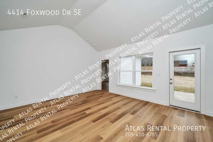 4414 Foxwood Dr Se - Photo 5 of 19