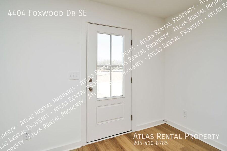 4404 Foxwood Dr Se - Photo 4 of 21