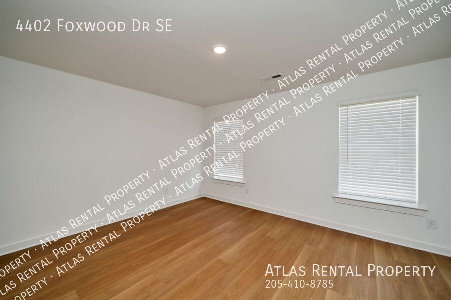 4402 Foxwood Dr Se - Photo 5 of 23