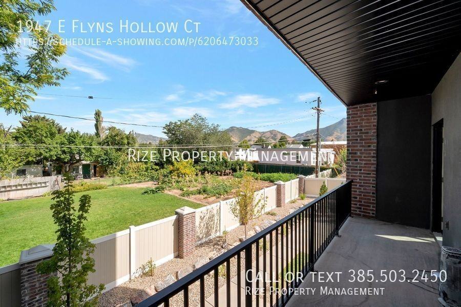 1947 E Flyns Hollow Ct - Photo 3 of 11