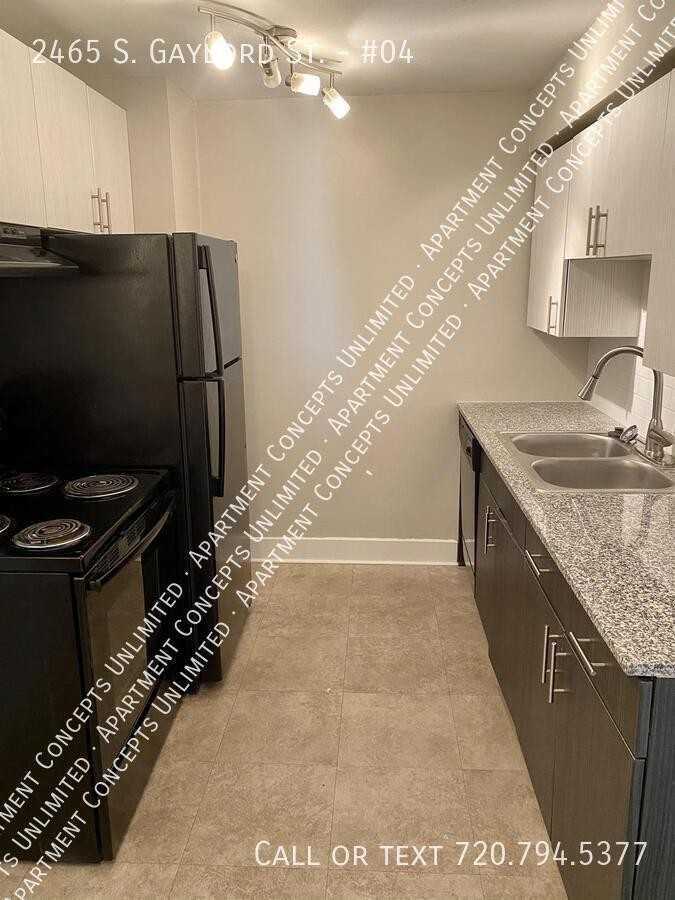 2465 S Gaylord St #04 - Photo 6 of 7