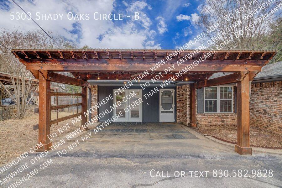 5303 Shady Oaks Cir #B - Photo 2 of 9