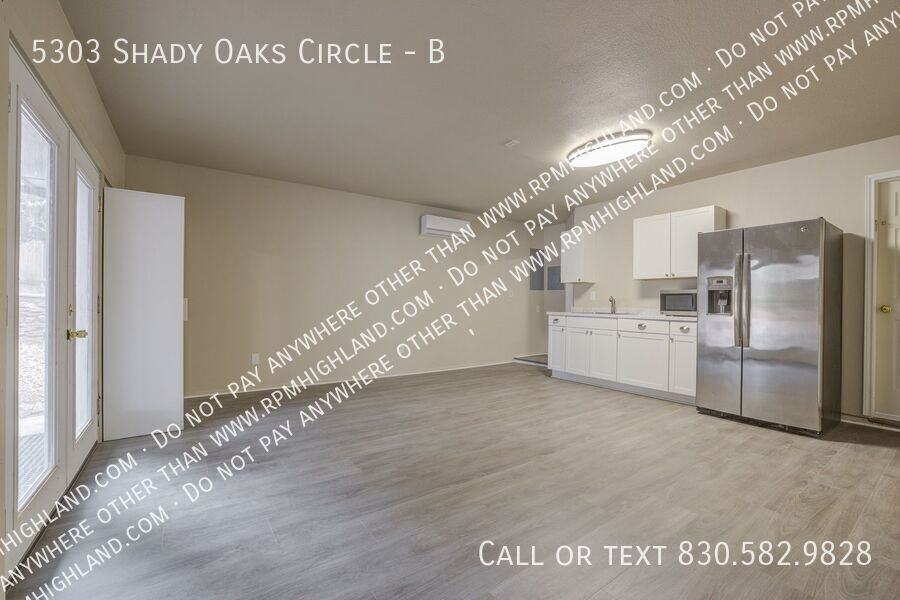 5303 Shady Oaks Cir #B - Photo 3 of 9
