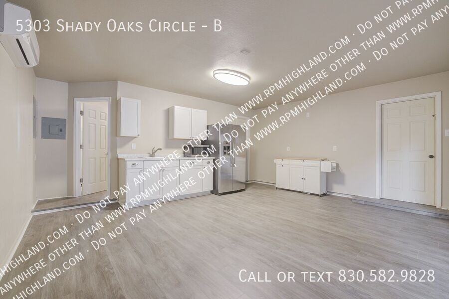 5303 Shady Oaks Cir #B - Photo 4 of 9