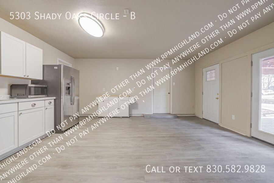 5303 Shady Oaks Cir #B - Photo 5 of 9