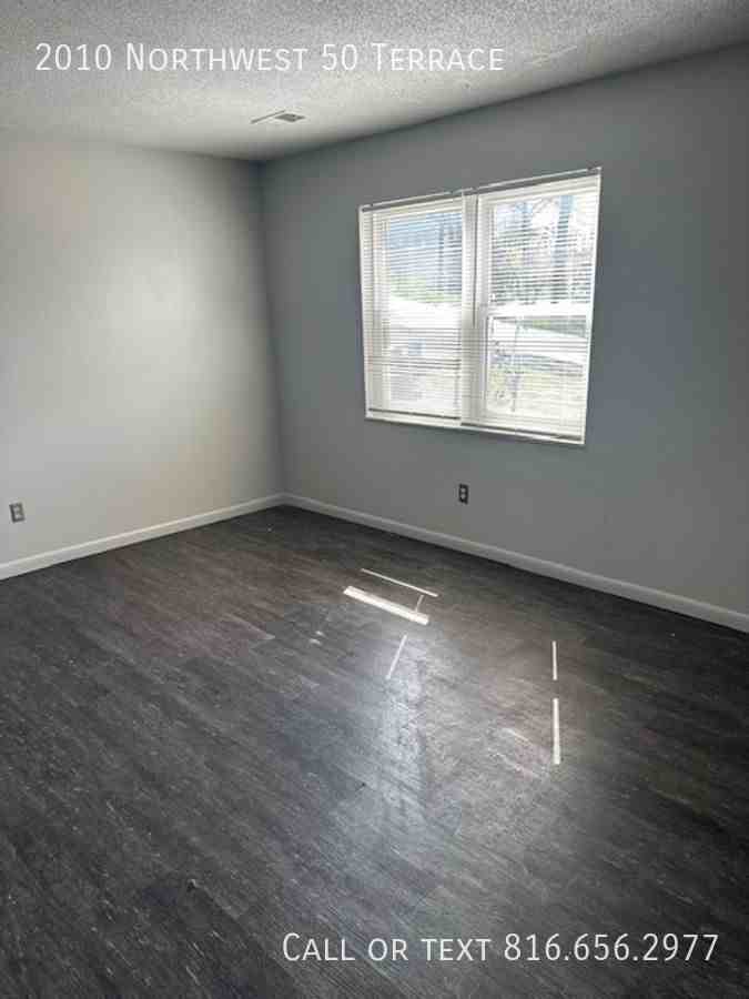 2010 Nw 50th Ter - Photo 2 of 18