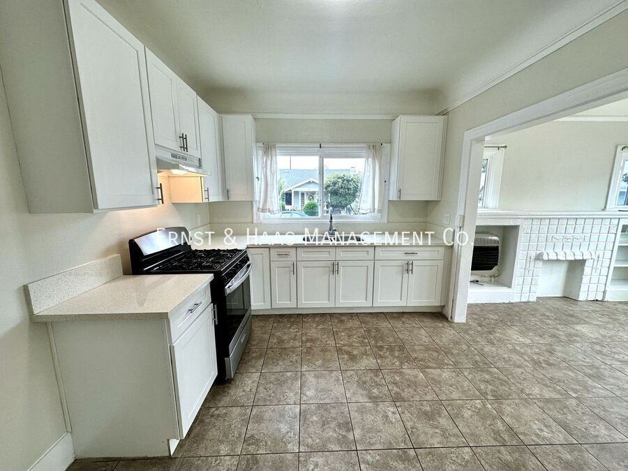 702 E Burnett St - Photo 6 of 14