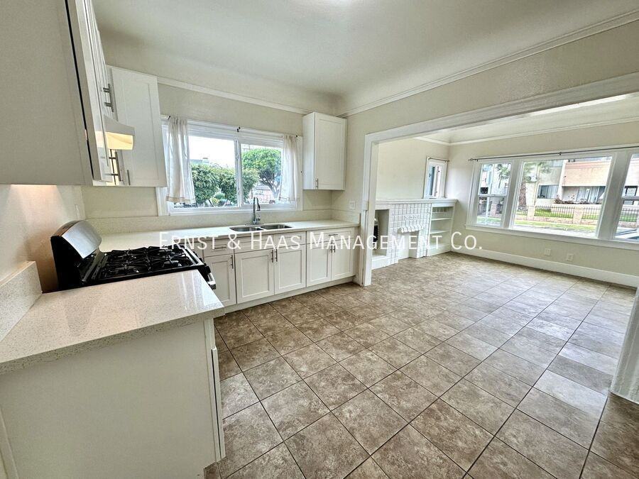 702 E Burnett St - Photo 7 of 14