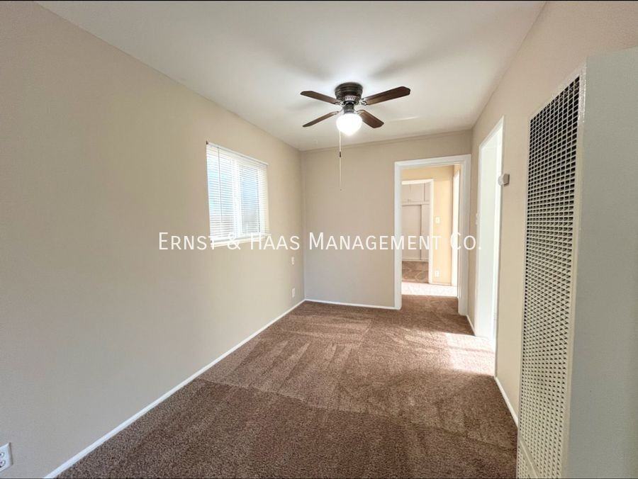 510 Roycroft Ave - Photo 3 of 11