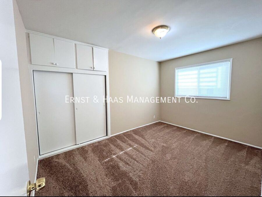 510 Roycroft Ave - Photo 6 of 11