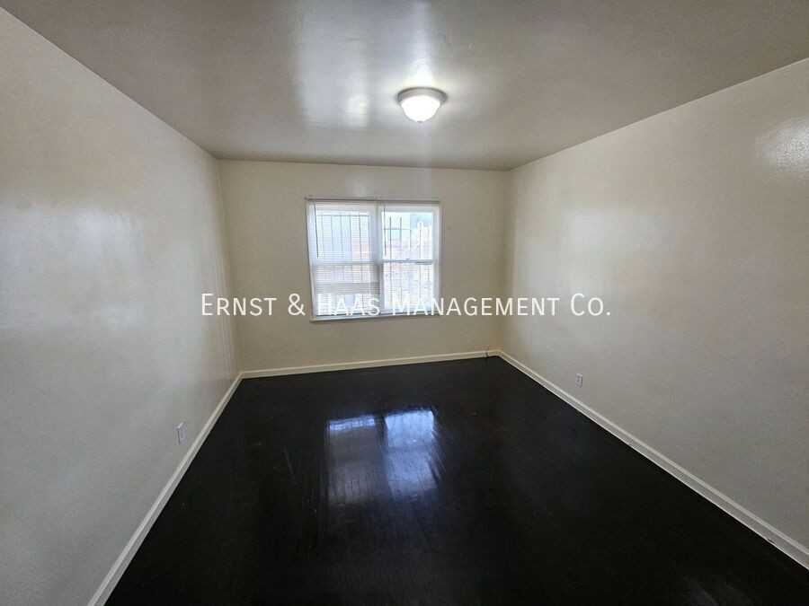 1910 Cedar Ave #04 - Photo 7 of 9