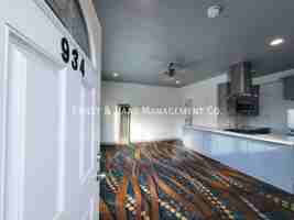 featured image of 934 E Broadway