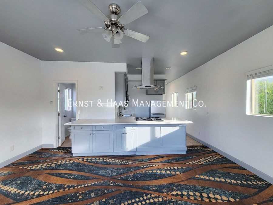 934 E Broadway - Photo 3 of 19