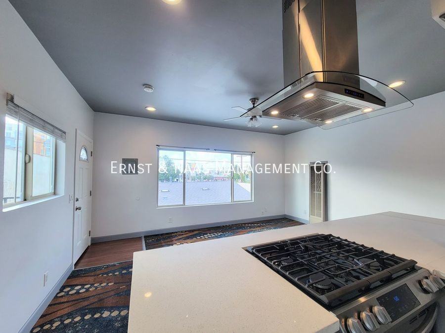 934 E Broadway - Photo 7 of 19