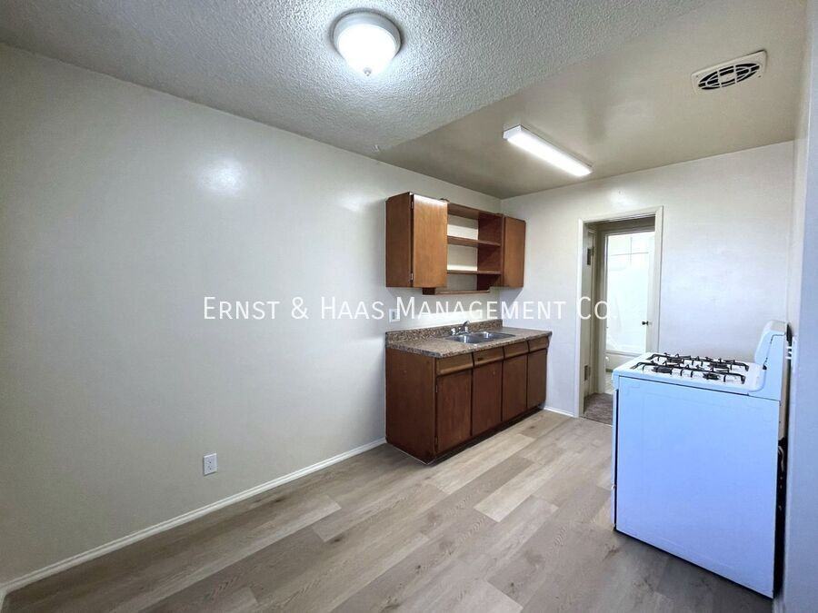 9119 Rose St #08 - Photo 5 of 10